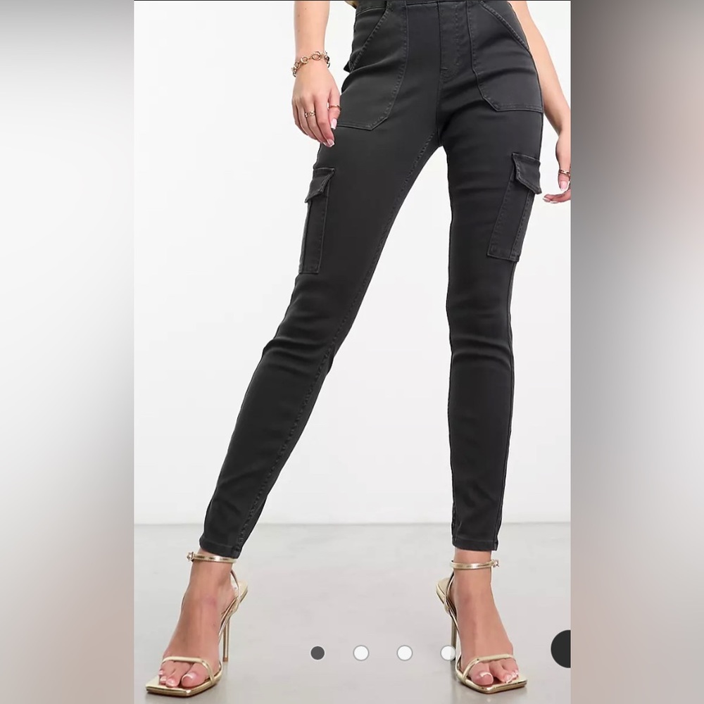 NWT SPANX Stretch Twill ankle cargo pants size Medium